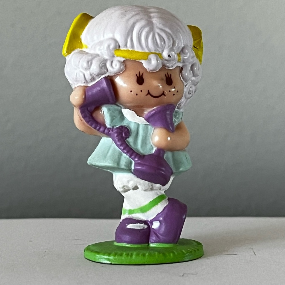 Vintage Strawberryland Miniature: Angel Cake Chatting on the Phone
